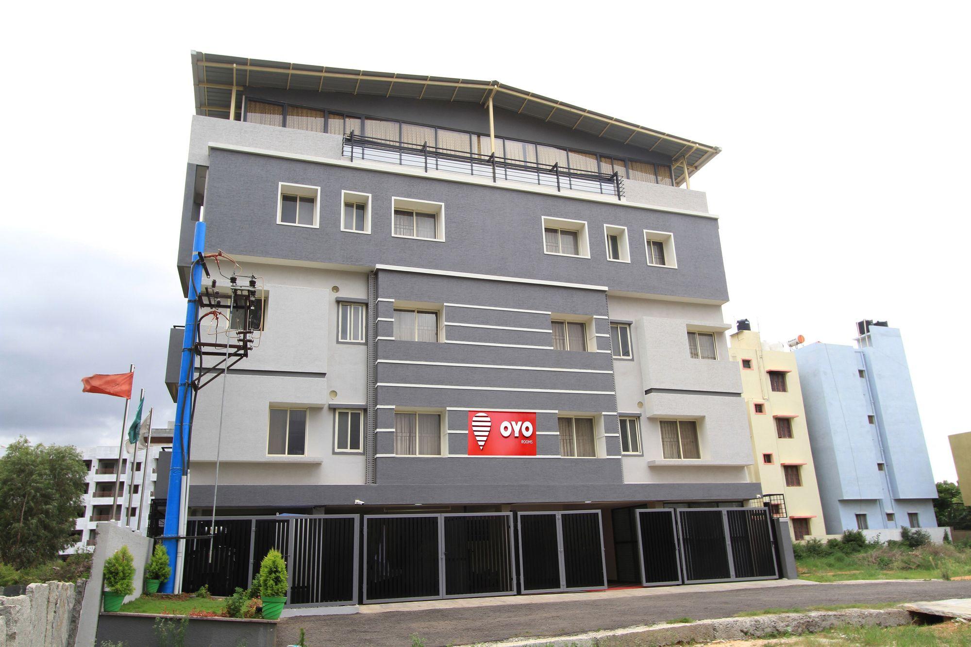 Oyo 4797 Lulu Hospitality Yelahanka Exterior foto