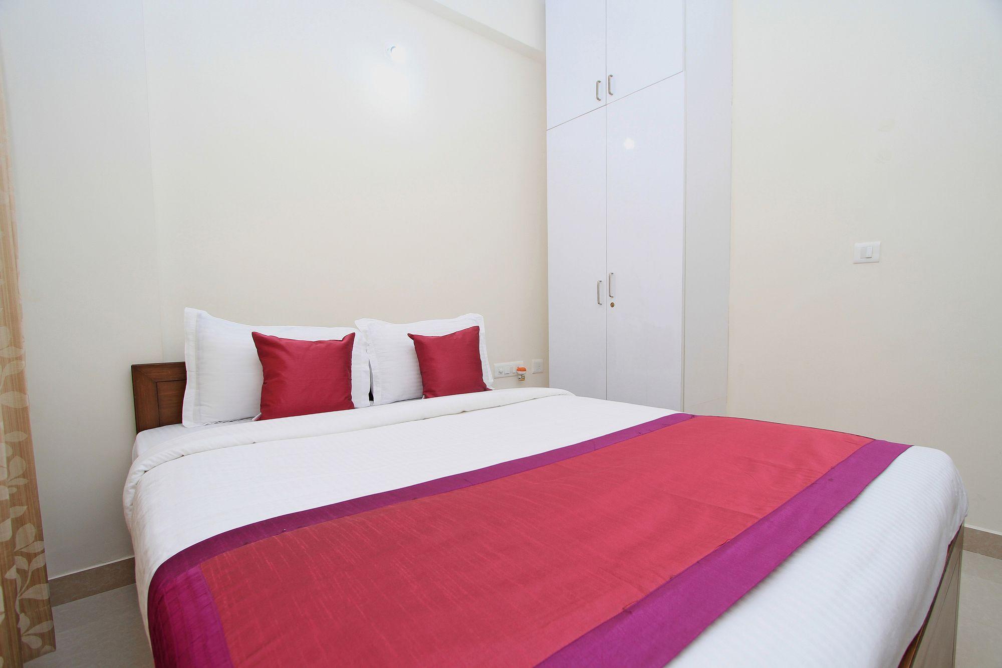 Oyo 4797 Lulu Hospitality Yelahanka Exterior foto