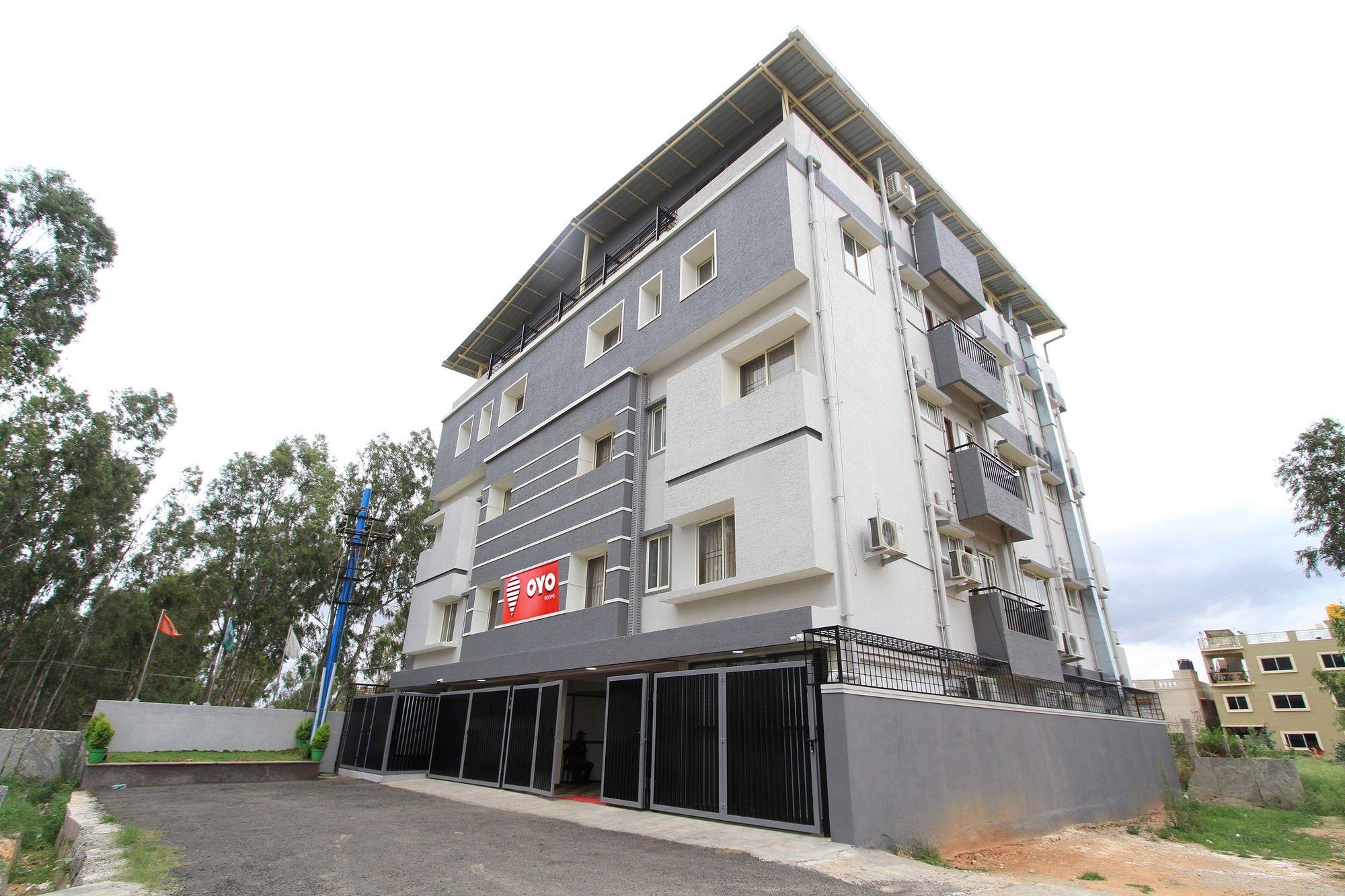 Oyo 4797 Lulu Hospitality Yelahanka Exterior foto